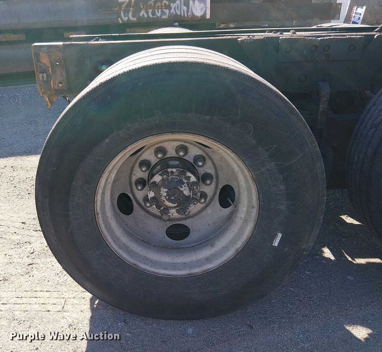 image for item EE5026 2000 Sterling L7500 truck cab and chassis