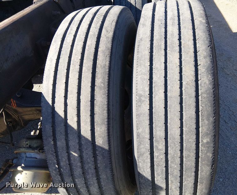 image for item EE5026 2000 Sterling L7500 truck cab and chassis