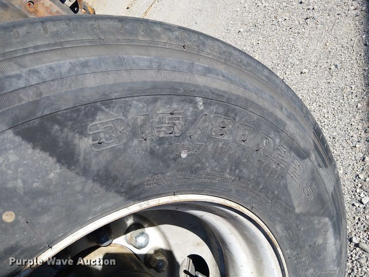 image for item EE5026 2000 Sterling L7500 truck cab and chassis