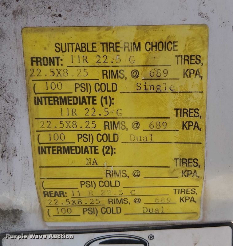 image for item EE5026 2000 Sterling L7500 truck cab and chassis