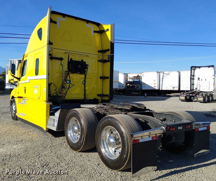 image for item EE5028 2023 Freightliner Cascadia semi truck