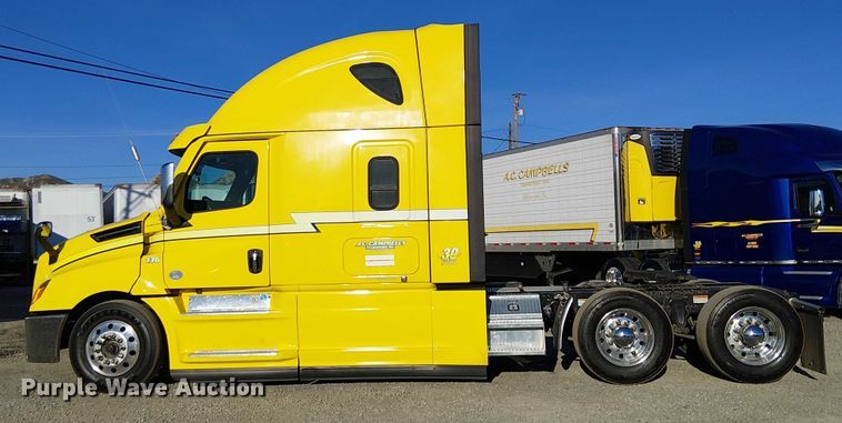 image for item EE5028 2023 Freightliner Cascadia semi truck