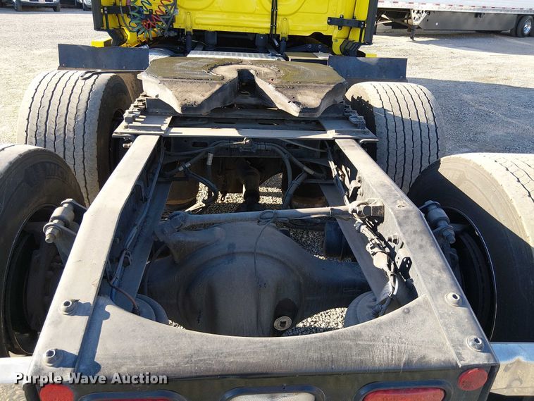 image for item EE5028 2023 Freightliner Cascadia semi truck