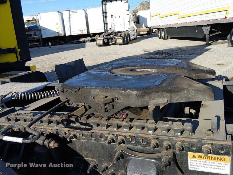 image for item EE5028 2023 Freightliner Cascadia semi truck