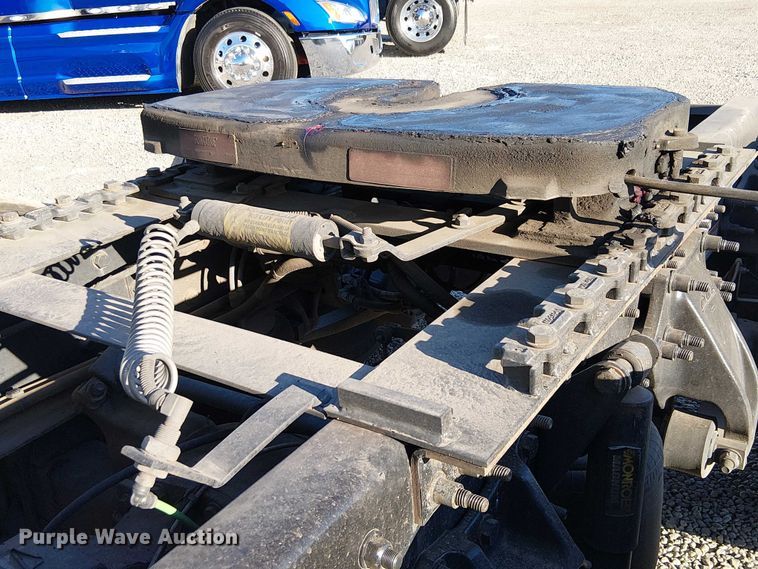 image for item EE5028 2023 Freightliner Cascadia semi truck