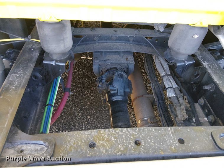 image for item EE5028 2023 Freightliner Cascadia semi truck