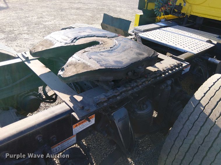 image for item EE5028 2023 Freightliner Cascadia semi truck