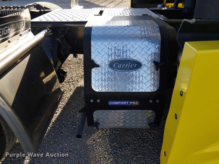 image for item EE5028 2023 Freightliner Cascadia semi truck