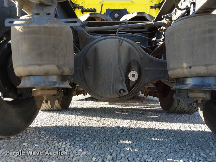 image for item EE5028 2023 Freightliner Cascadia semi truck