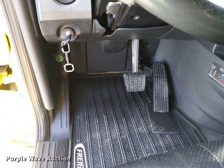 image for item EE5028 2023 Freightliner Cascadia semi truck