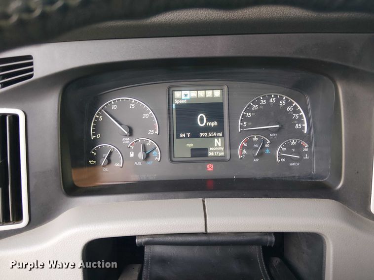 image for item EE5028 2023 Freightliner Cascadia semi truck