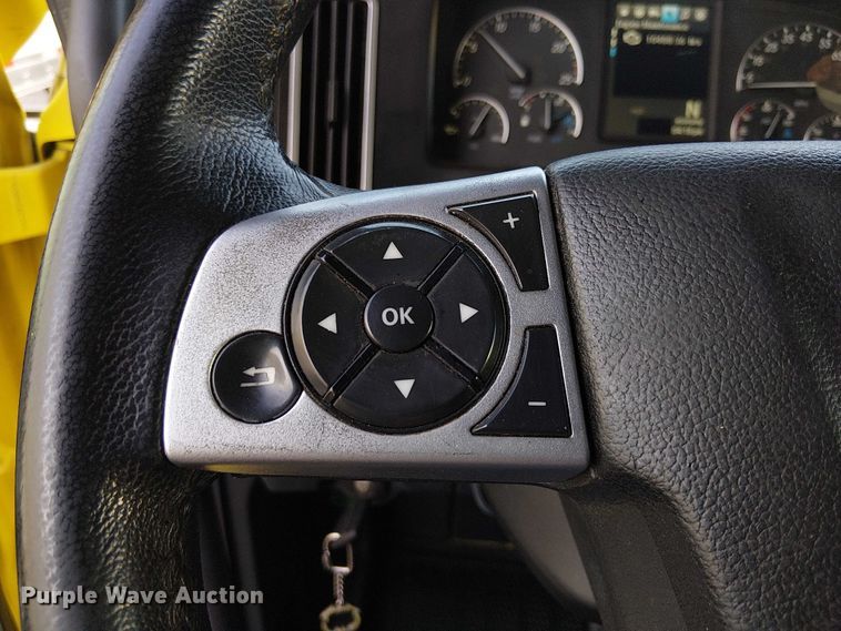 image for item EE5028 2023 Freightliner Cascadia semi truck