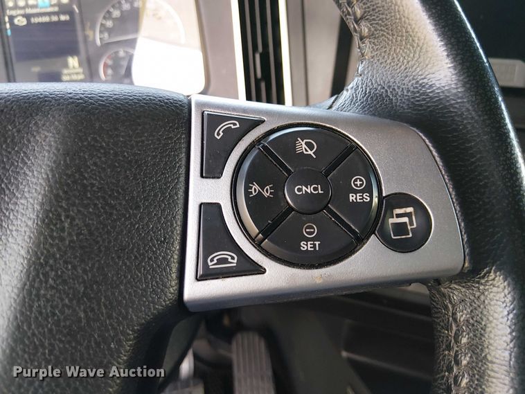 image for item EE5028 2023 Freightliner Cascadia semi truck