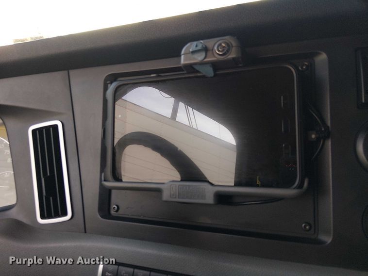 image for item EE5028 2023 Freightliner Cascadia semi truck