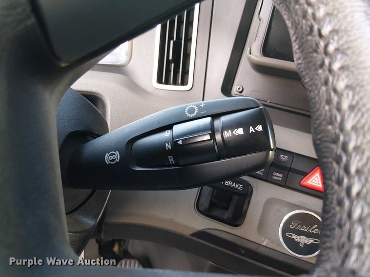 image for item EE5028 2023 Freightliner Cascadia semi truck