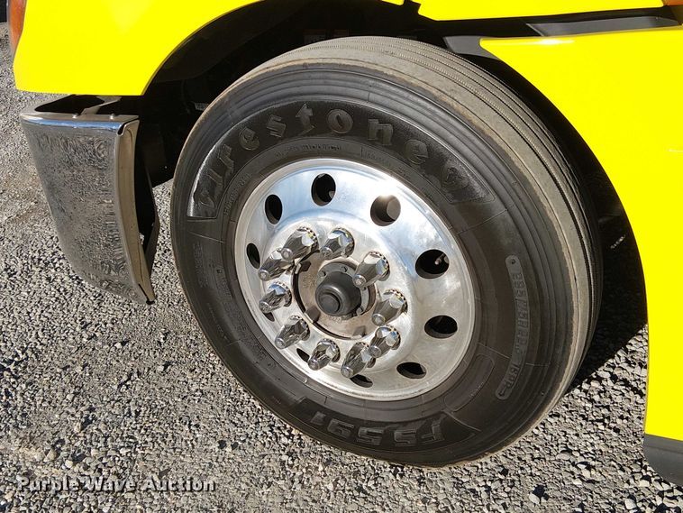 image for item EE5028 2023 Freightliner Cascadia semi truck