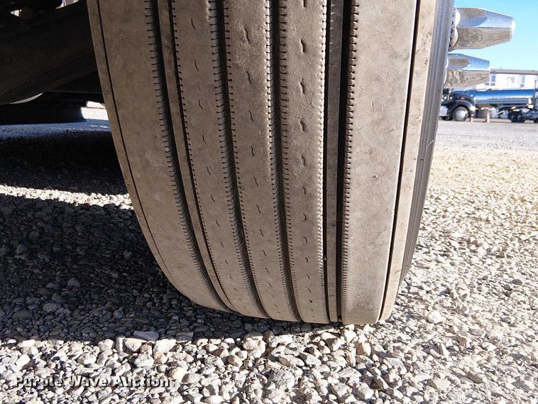 image for item EE5028 2023 Freightliner Cascadia semi truck