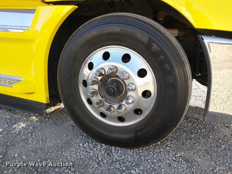 image for item EE5028 2023 Freightliner Cascadia semi truck