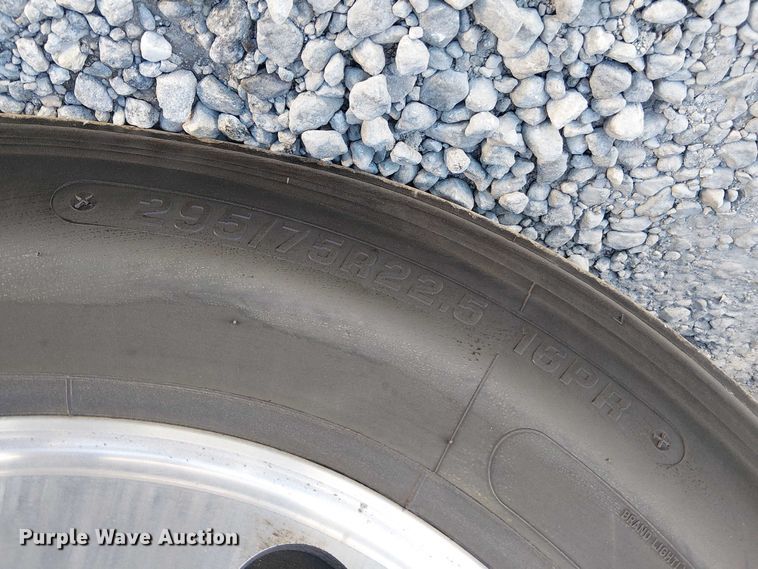 image for item EE5028 2023 Freightliner Cascadia semi truck