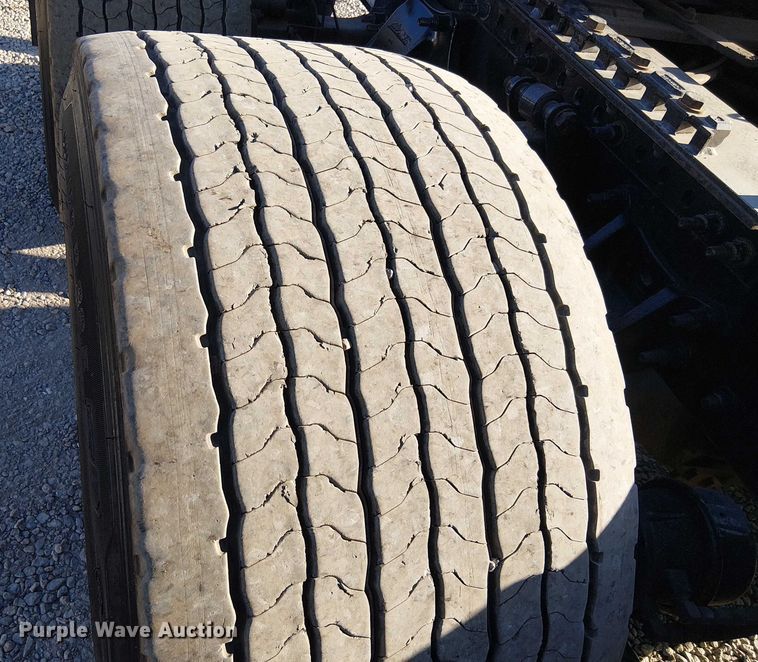 image for item EE5028 2023 Freightliner Cascadia semi truck