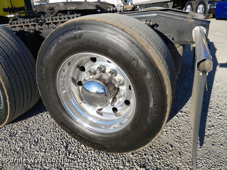 image for item EE5028 2023 Freightliner Cascadia semi truck