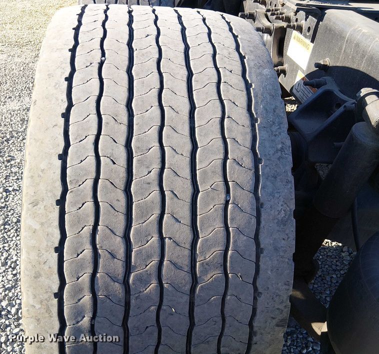 image for item EE5028 2023 Freightliner Cascadia semi truck