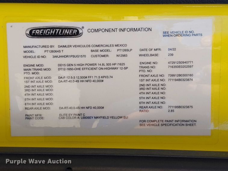 image for item EE5028 2023 Freightliner Cascadia semi truck