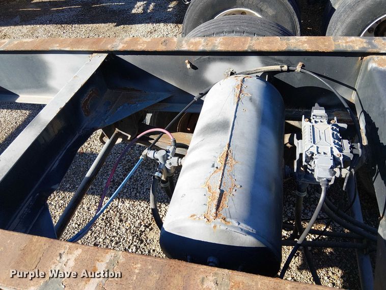 image for item EE5040 2002 Cheetah Chassis container trailer