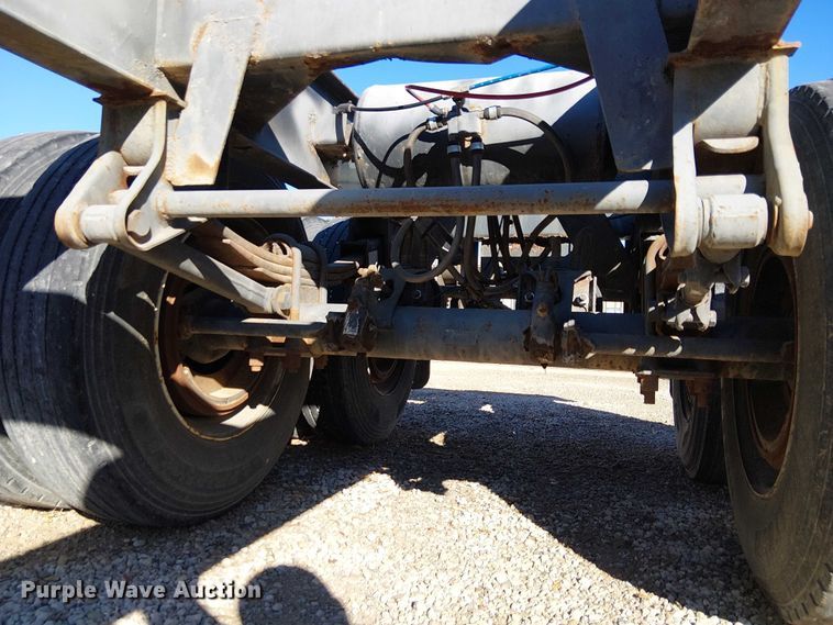 image for item EE5040 2002 Cheetah Chassis container trailer