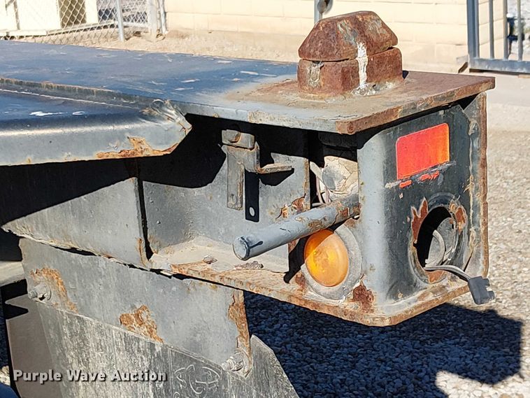 image for item EE5040 2002 Cheetah Chassis container trailer