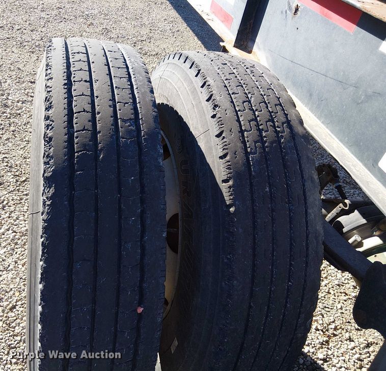 image for item EE5040 2002 Cheetah Chassis container trailer