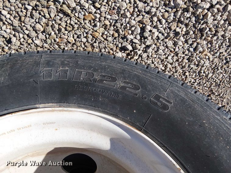 image for item EE5040 2002 Cheetah Chassis container trailer