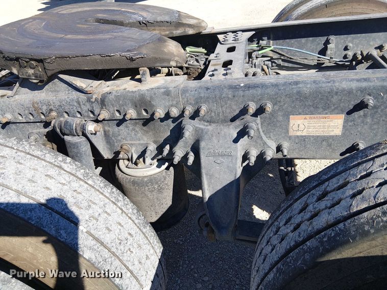 image for item EE5042 2020 Freightliner Cascadia semi truck