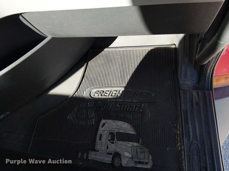 image for item EE5042 2020 Freightliner Cascadia semi truck