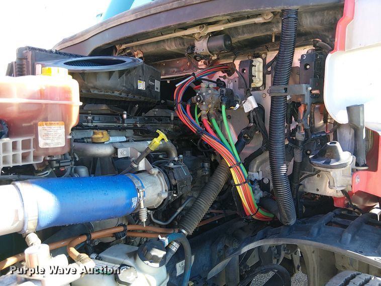 image for item EE5042 2020 Freightliner Cascadia semi truck