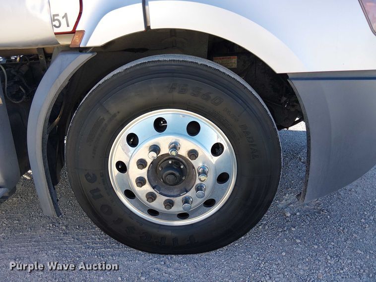 image for item EE5042 2020 Freightliner Cascadia semi truck