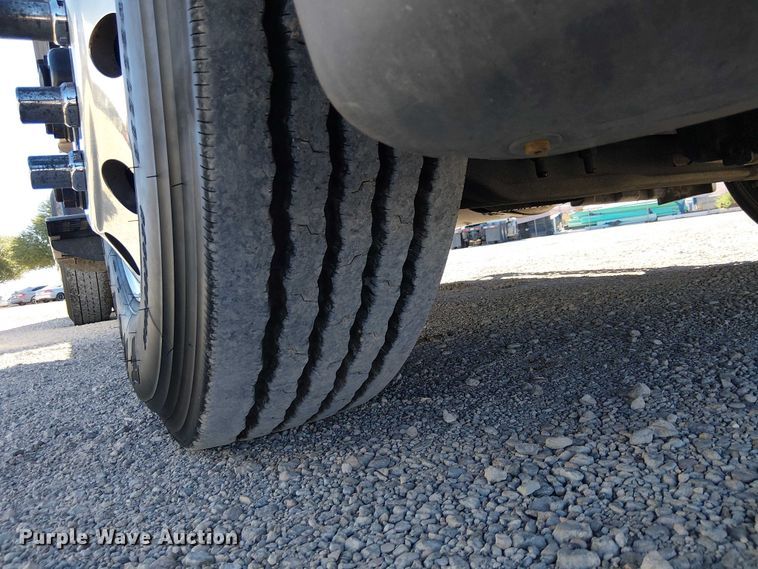 image for item EE5042 2020 Freightliner Cascadia semi truck