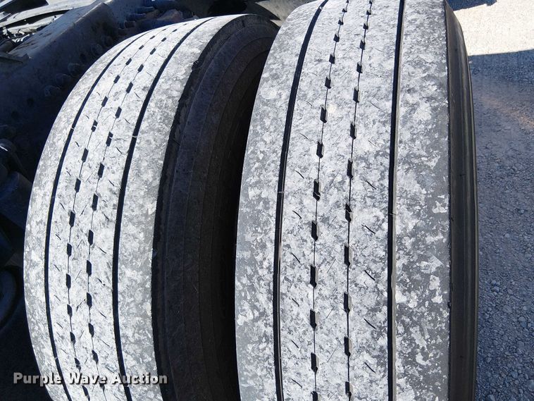 image for item EE5042 2020 Freightliner Cascadia semi truck