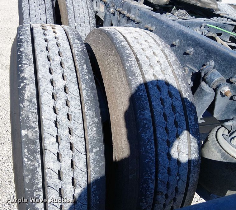 image for item EE5042 2020 Freightliner Cascadia semi truck