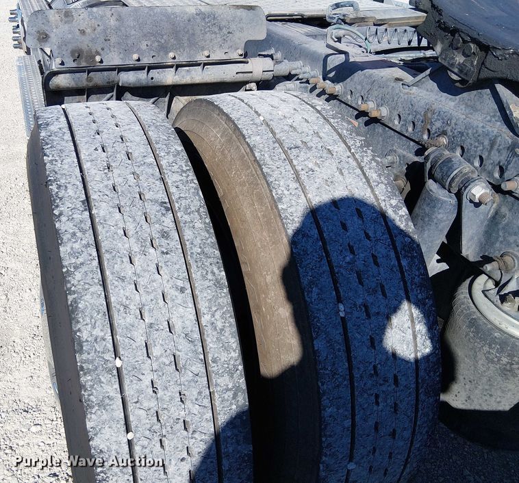 image for item EE5042 2020 Freightliner Cascadia semi truck