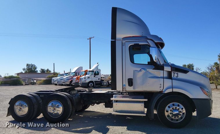 image for item EE5043 2020 Freightliner Cascadia semi truck