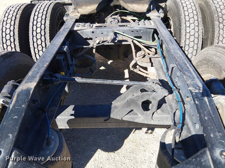 image for item EE5043 2020 Freightliner Cascadia semi truck