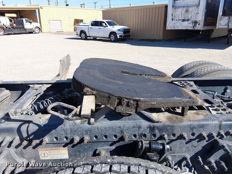 image for item EE5043 2020 Freightliner Cascadia semi truck