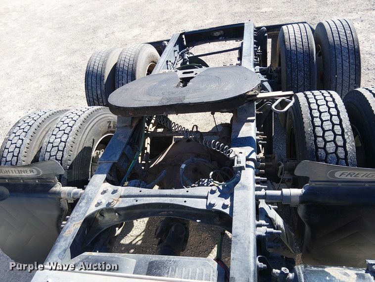 image for item EE5043 2020 Freightliner Cascadia semi truck