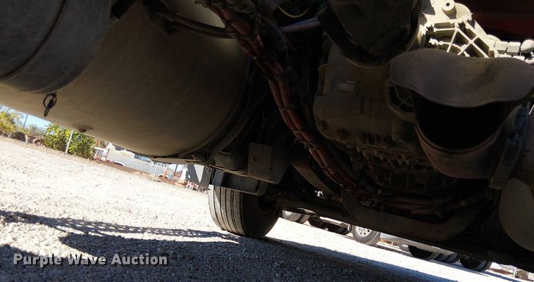 image for item EE5043 2020 Freightliner Cascadia semi truck