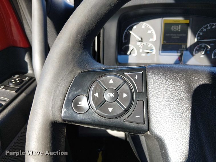 image for item EE5043 2020 Freightliner Cascadia semi truck