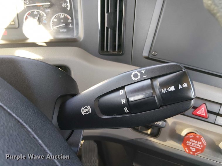 image for item EE5043 2020 Freightliner Cascadia semi truck