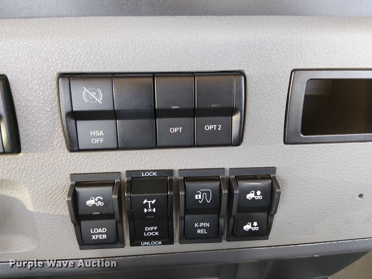 image for item EE5043 2020 Freightliner Cascadia semi truck