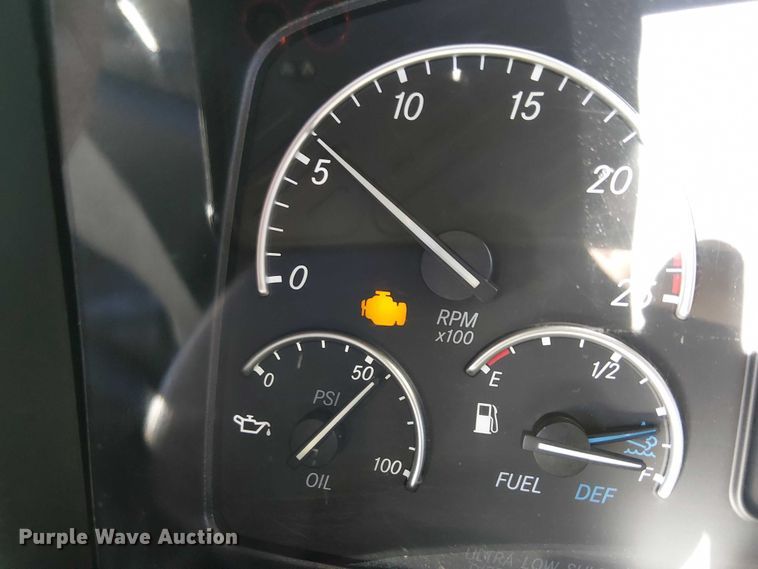 image for item EE5043 2020 Freightliner Cascadia semi truck