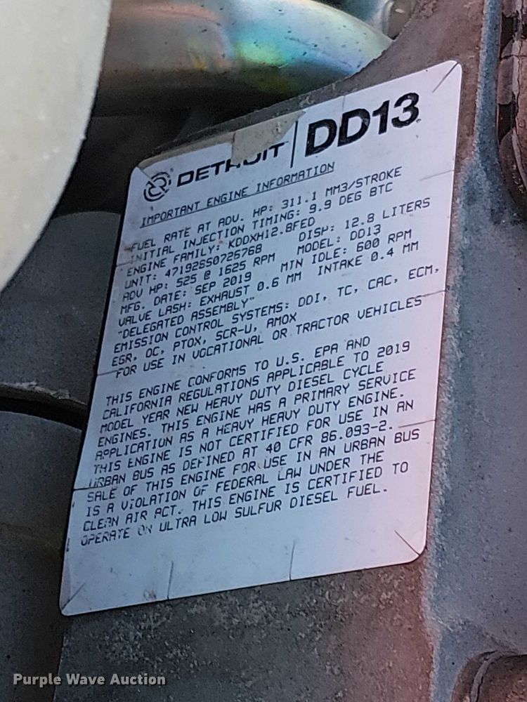 image for item EE5043 2020 Freightliner Cascadia semi truck